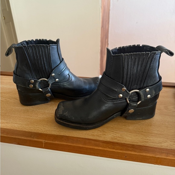 REAL LEATHER Black Chelsea Boots from @vilelaboots - Picture 4 of 12